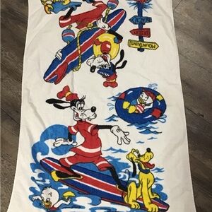 Disney White Towel with Goofy and Friends Vintage